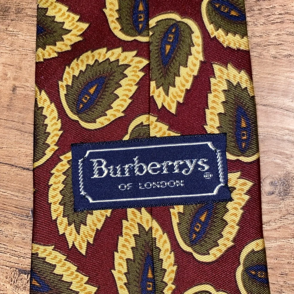 Vintage 1970s Burberry of London Classic Paisley Pure Silk Tie